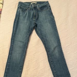 Levi’s 711 Skinny jeans in size 29